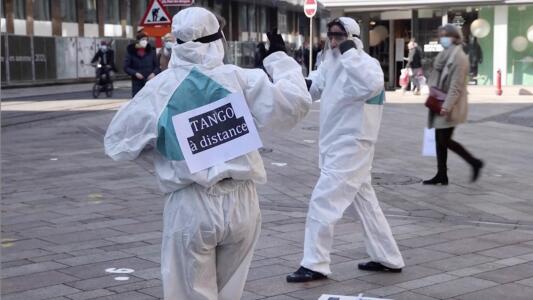 Así se baila el tango en tiempos de covid-19: sin música y con distanciamiento social